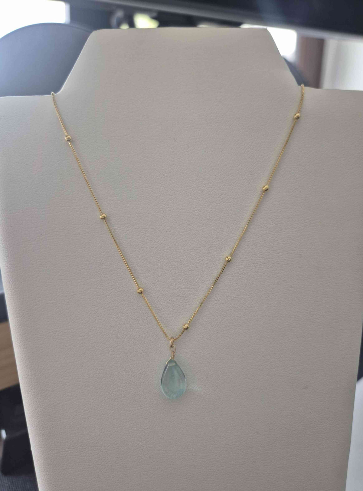 Collar Cadena Bañada En Oro 18 K Con Cuarzo Azul