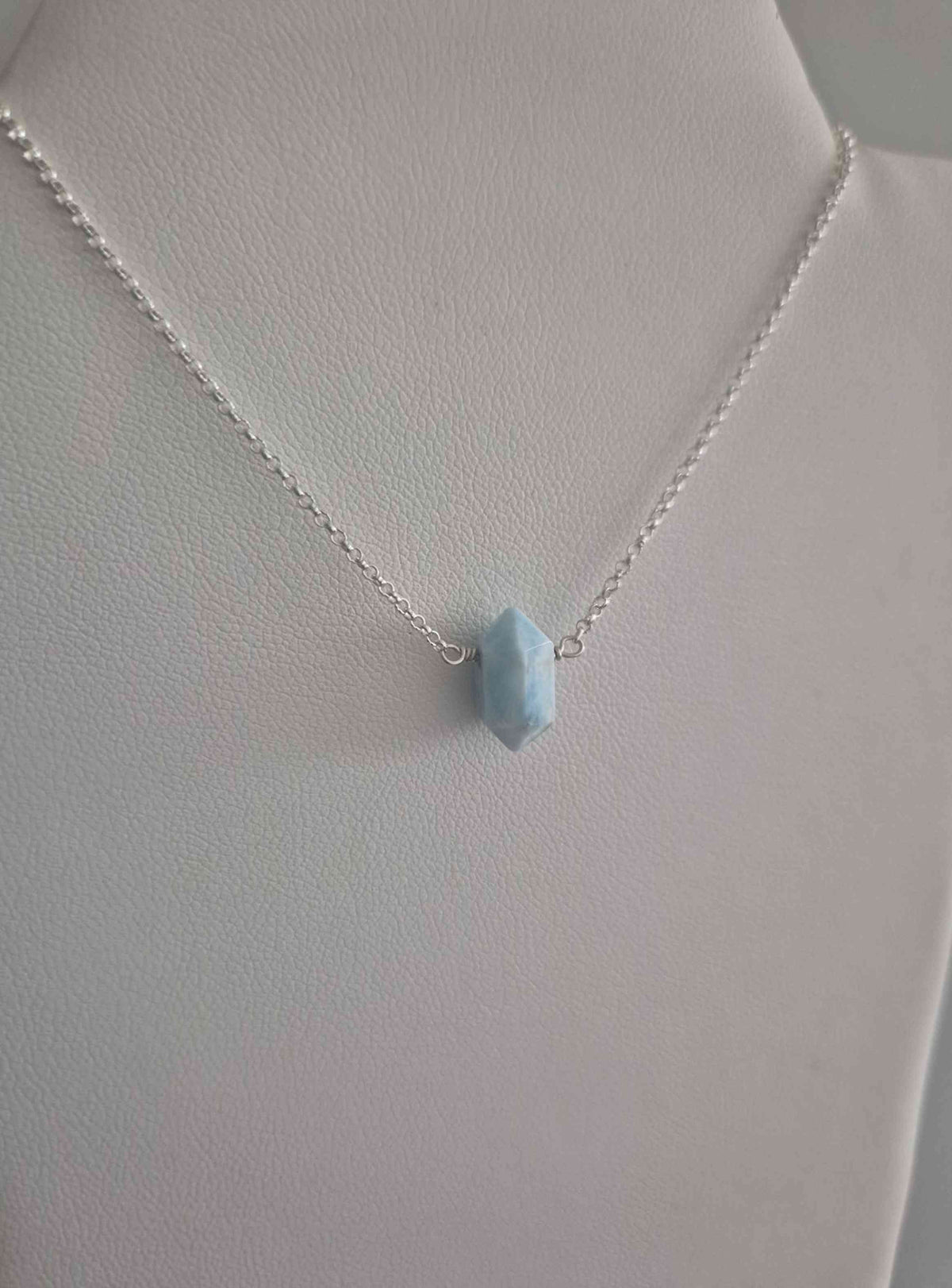 Collar Con Larimar Punta de Plata Fina