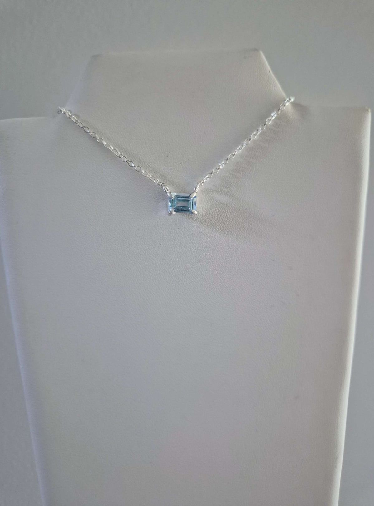 Collar Con Piedra Topacio Azul Natural De Plata Fina